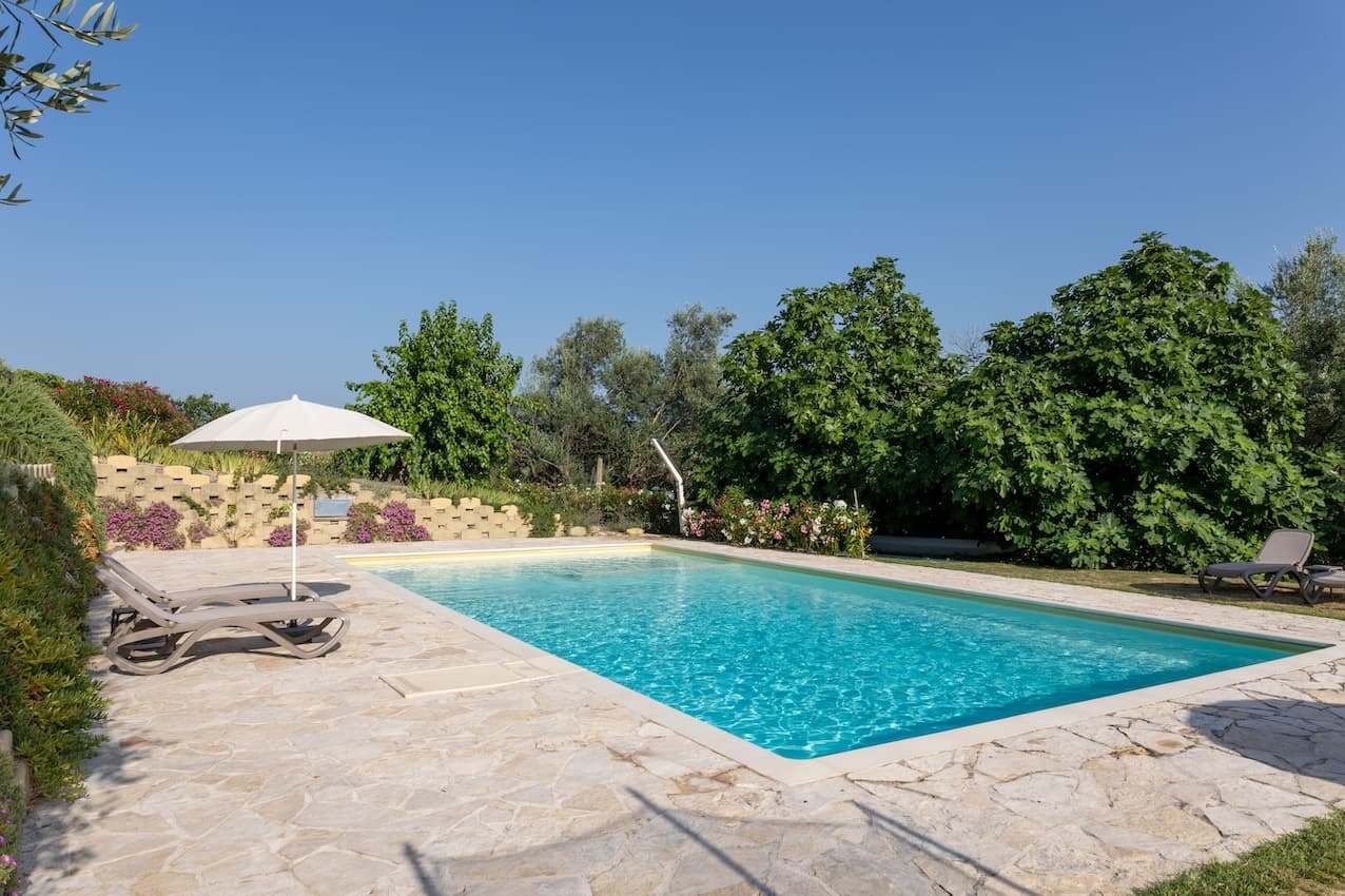 Privé zwembad van vakantiehuis Casa Raffaela in Le Marche